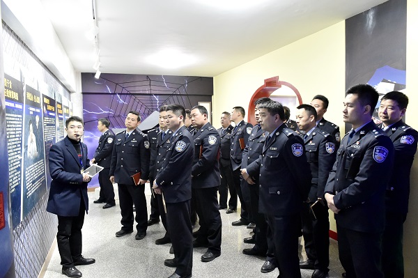 公安接受警示教育