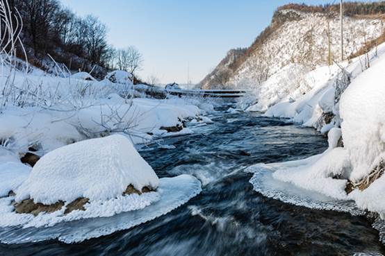 4溪深难受雪，山冻不流云_副本.jpg