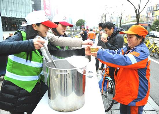 说明: 8、客因年近思家切 暖到心间食粥甜