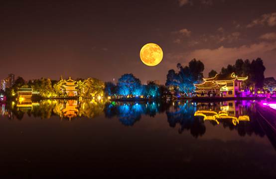 昆明大观公园夜景-昆明西山区纪委.jpg